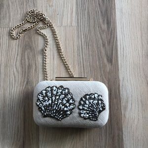 Great condition beaded sea shell clutch.